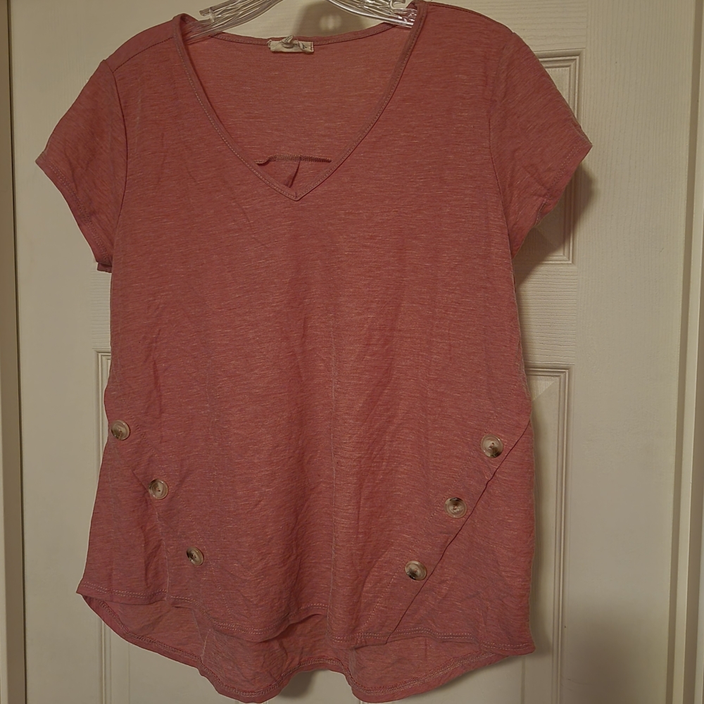 Natural Red Relaxed V-Neck Short-Sleeve with Decorative Buttons